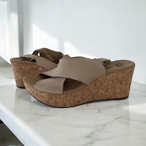 CLARKS Cushionaire Tan Leather Platform Sandals Size 9